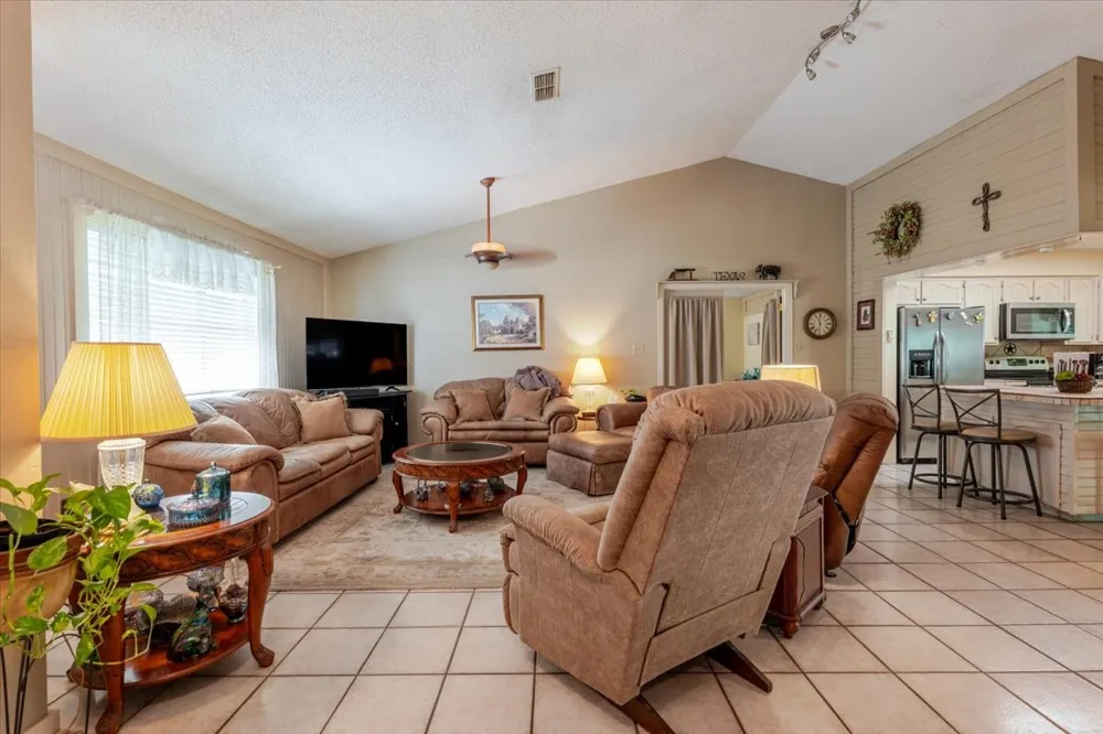 3908 Bandera Drive De Cordova, TX 76049