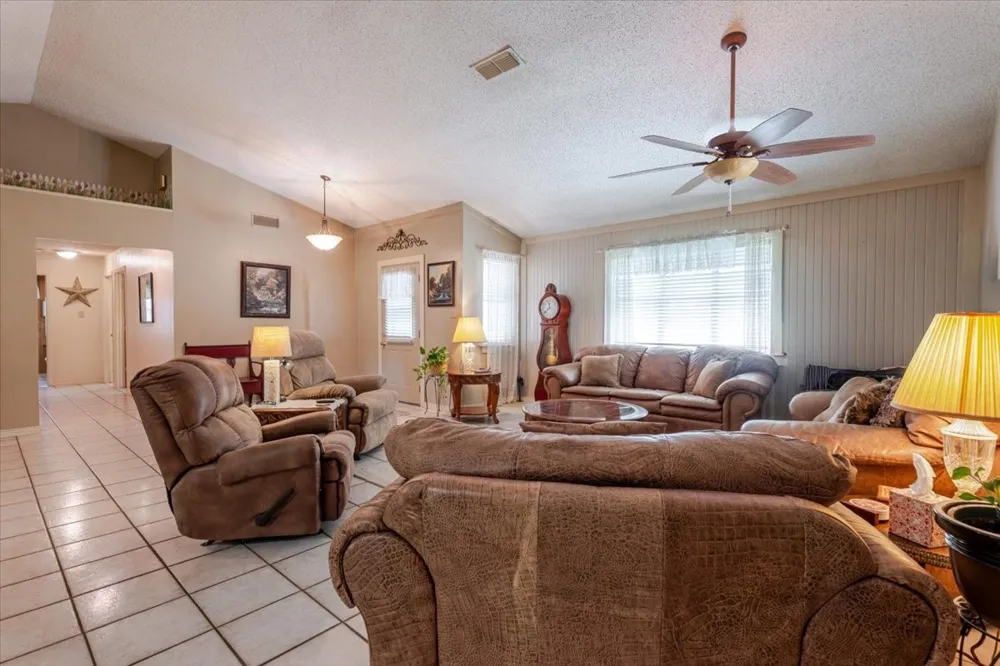 3908 Bandera Drive De Cordova, TX 76049