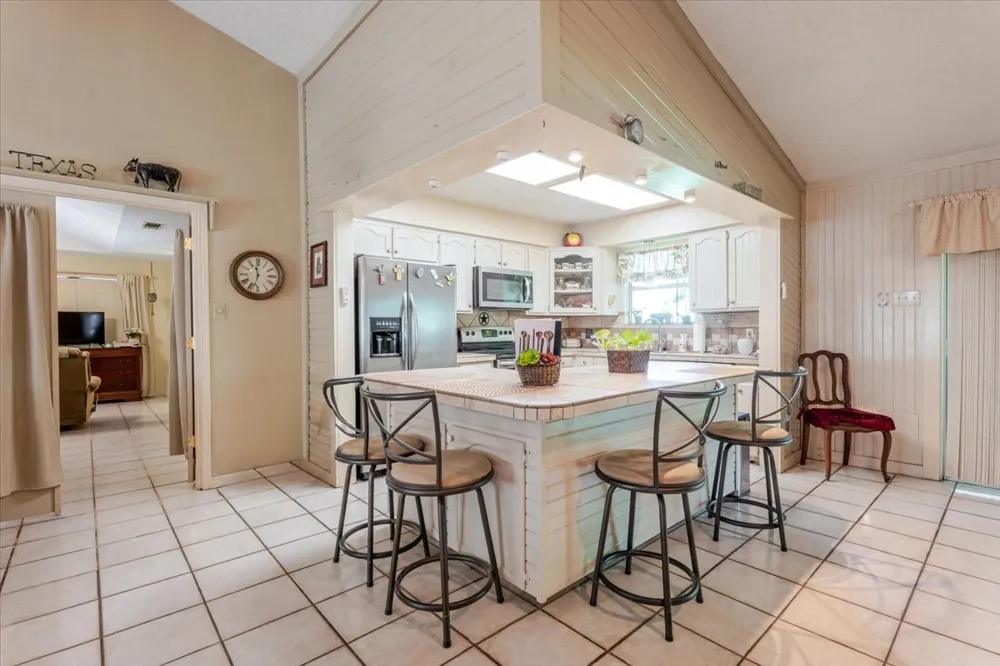 3908 Bandera Drive De Cordova, TX 76049