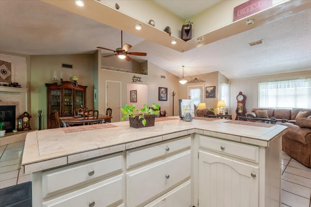 3908 Bandera Drive De Cordova, TX 76049