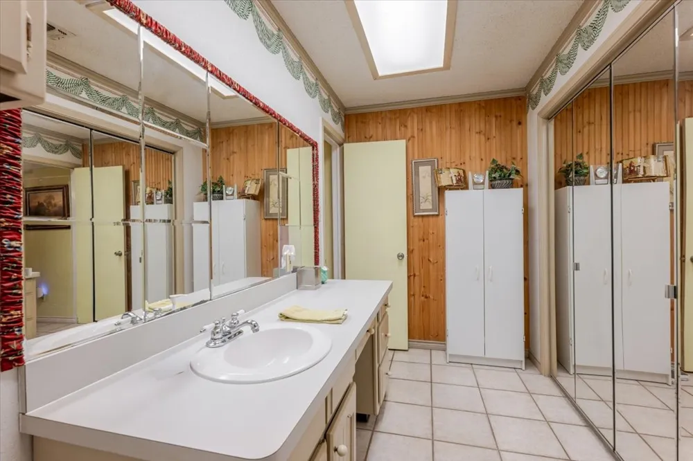 3908 Bandera Drive De Cordova, TX 76049