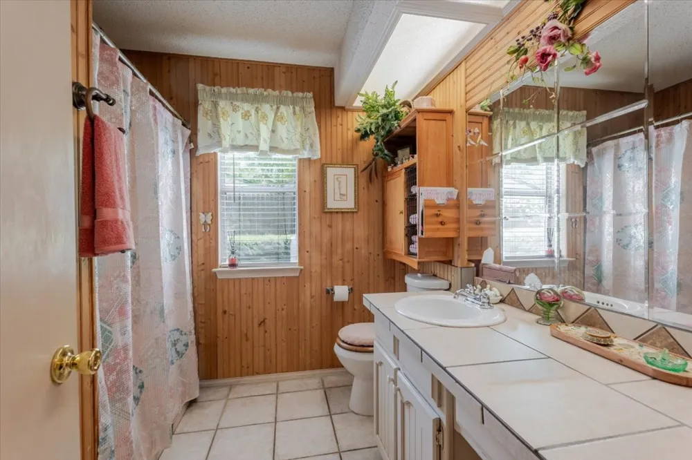 3908 Bandera Drive De Cordova, TX 76049