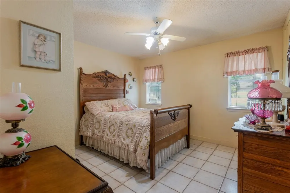 3908 Bandera Drive De Cordova, TX 76049