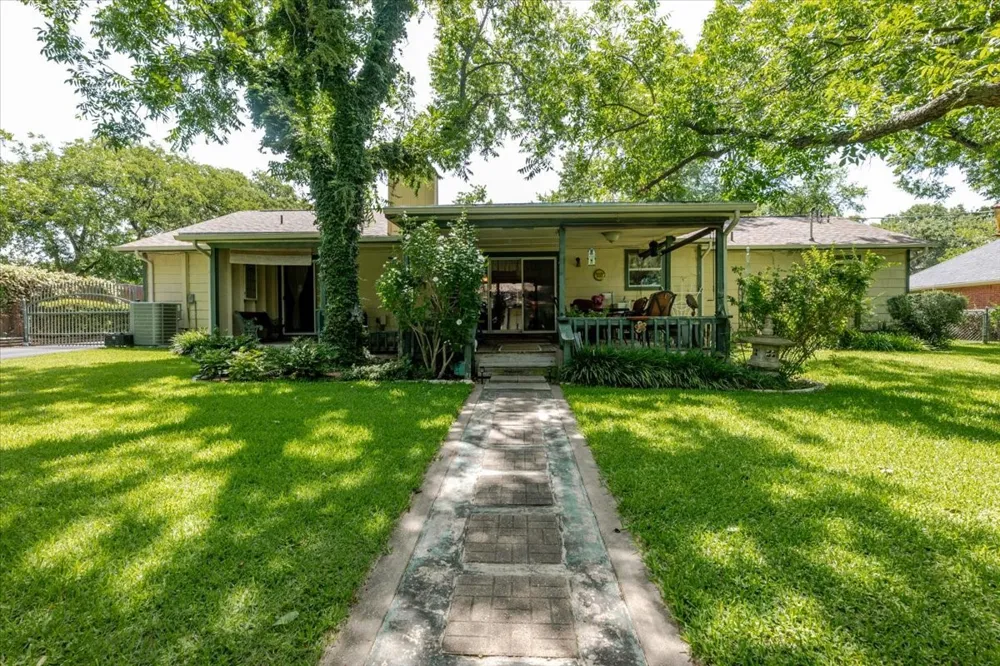 3908 Bandera Drive De Cordova, TX 76049