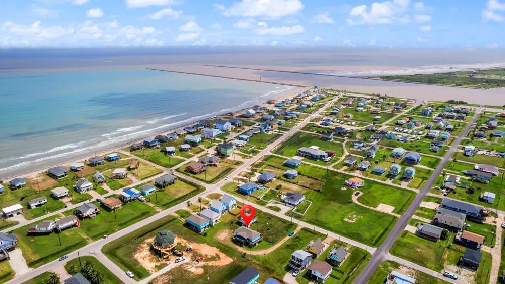 818 Surf Drive Surfside Beach, TX 77541