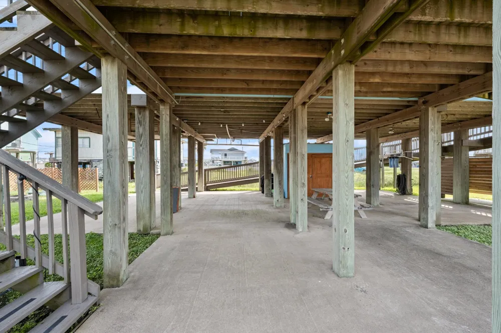 818 Surf Drive Surfside Beach, TX 77541