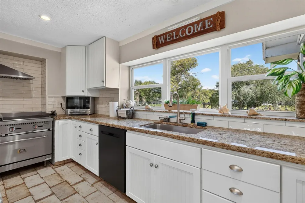 1583 County Road 291 Bay City, TX 77414