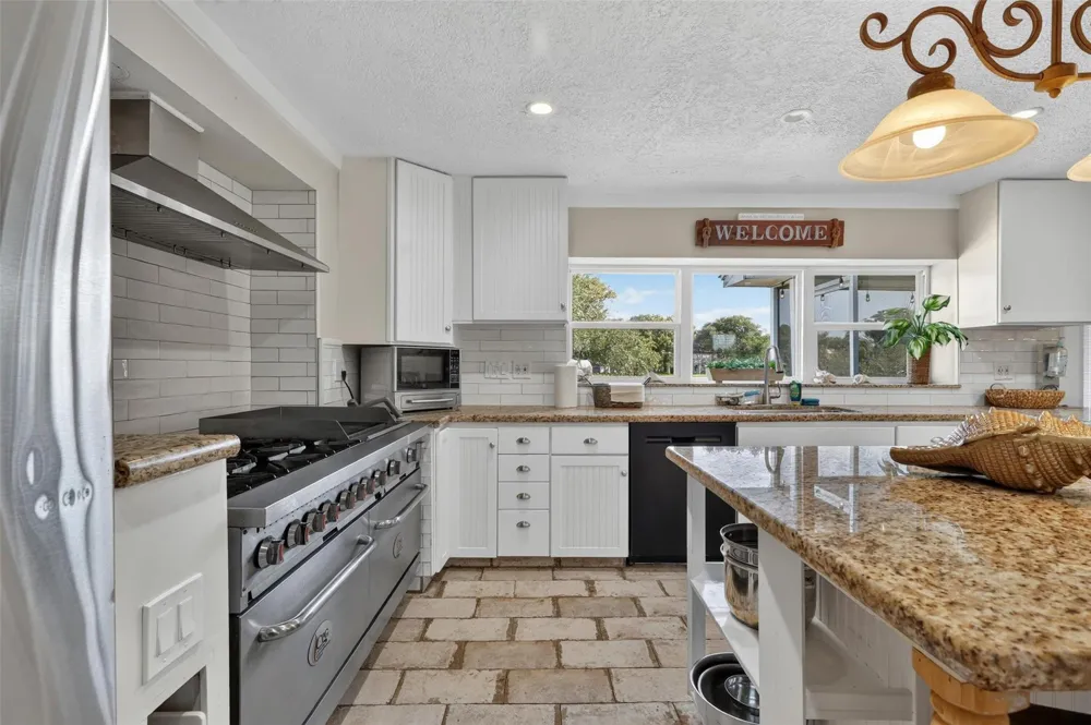 1583 County Road 291 Bay City, TX 77414
