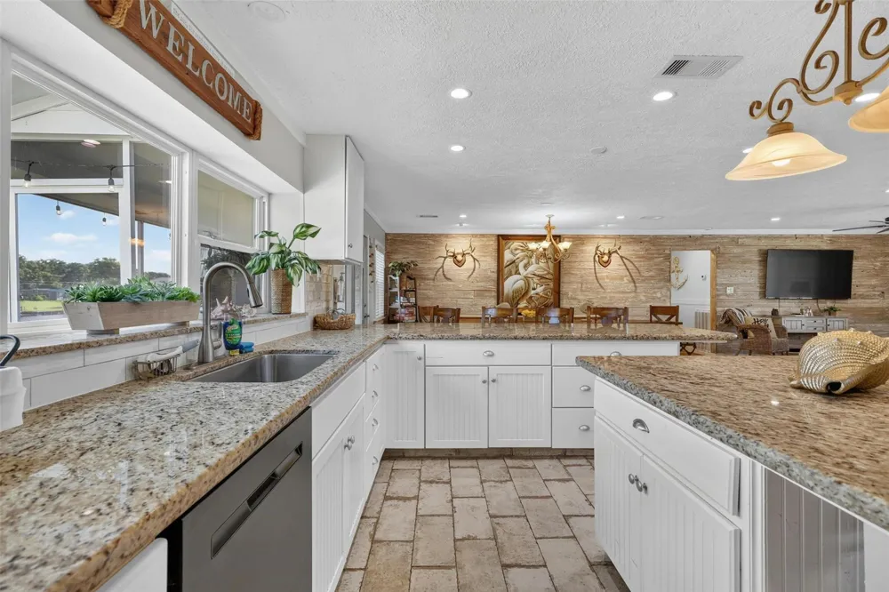 1583 County Road 291 Bay City, TX 77414