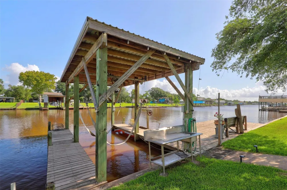 1583 County Road 291 Bay City, TX 77414