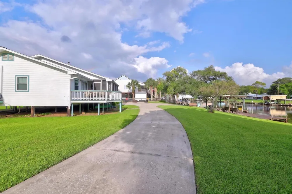 1583 County Road 291 Bay City, TX 77414
