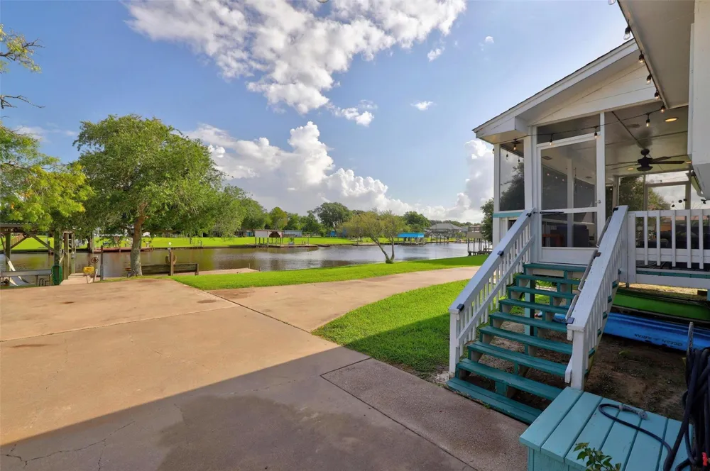 1583 County Road 291 Bay City, TX 77414