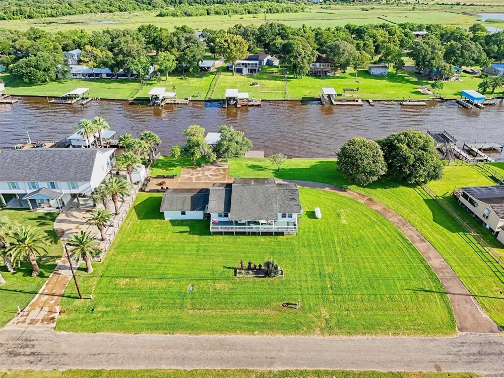 1583 County Road 291 Bay City, TX 77414