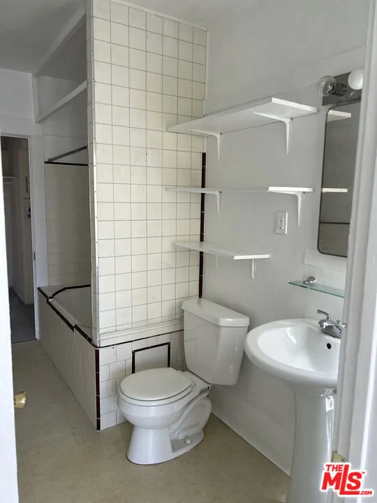 1042 2nd Street #3 Santa Monica, CA 90403