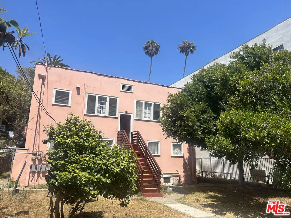 1042 2nd Street #3 Santa Monica, CA 90403