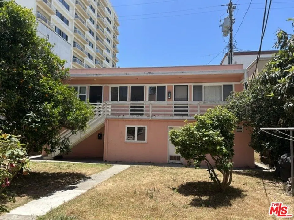 1042 2nd Street #3 Santa Monica, CA 90403