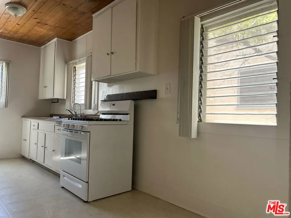 1042 2nd Street #3 Santa Monica, CA 90403