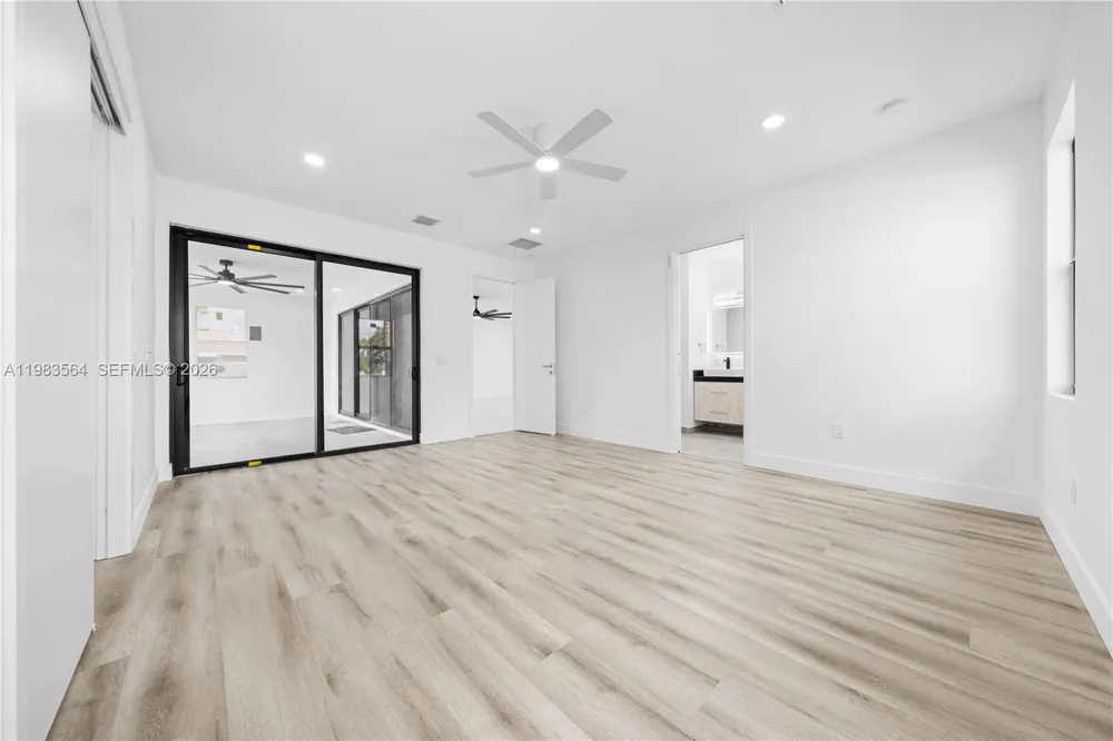 471 NE Americana Palm Bay, FL 32907