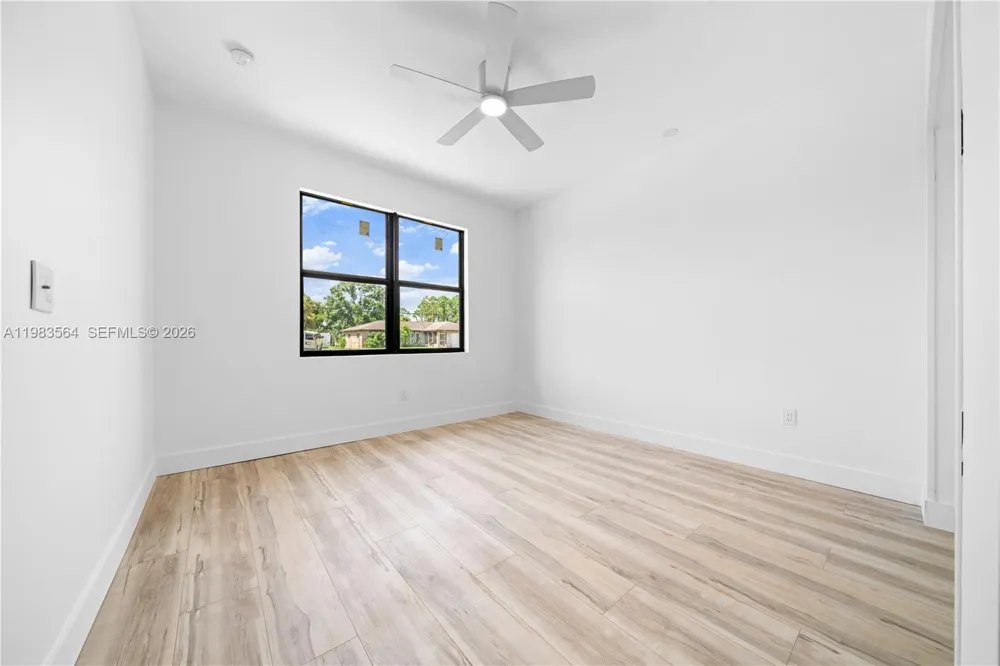 471 NE Americana Palm Bay, FL 32907