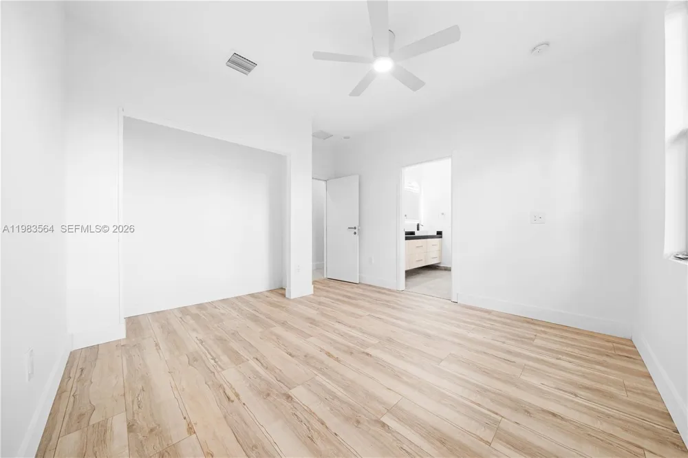 471 NE Americana Palm Bay, FL 32907