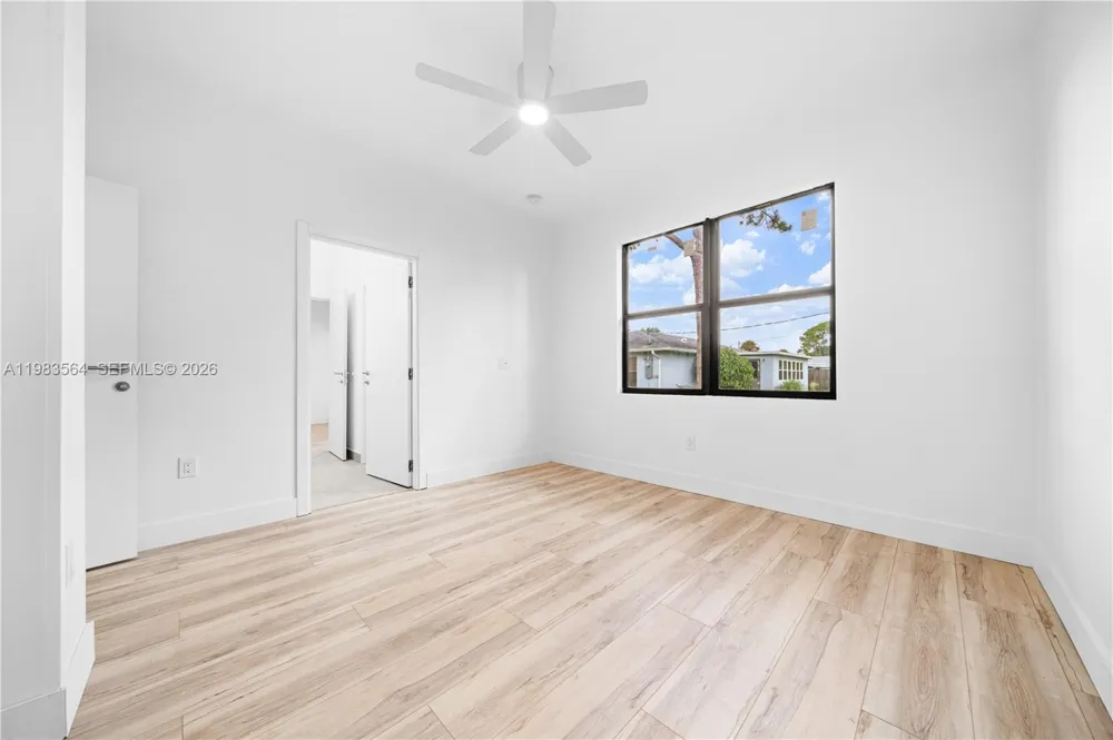471 NE Americana Palm Bay, FL 32907