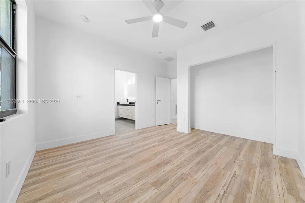 471 NE Americana Palm Bay, FL 32907