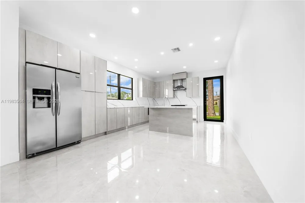471 NE Americana Palm Bay, FL 32907