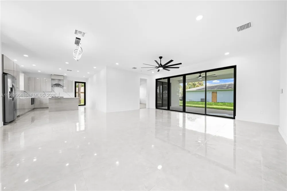 471 NE Americana Palm Bay, FL 32907