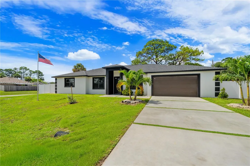 471 NE Americana Palm Bay, FL 32907