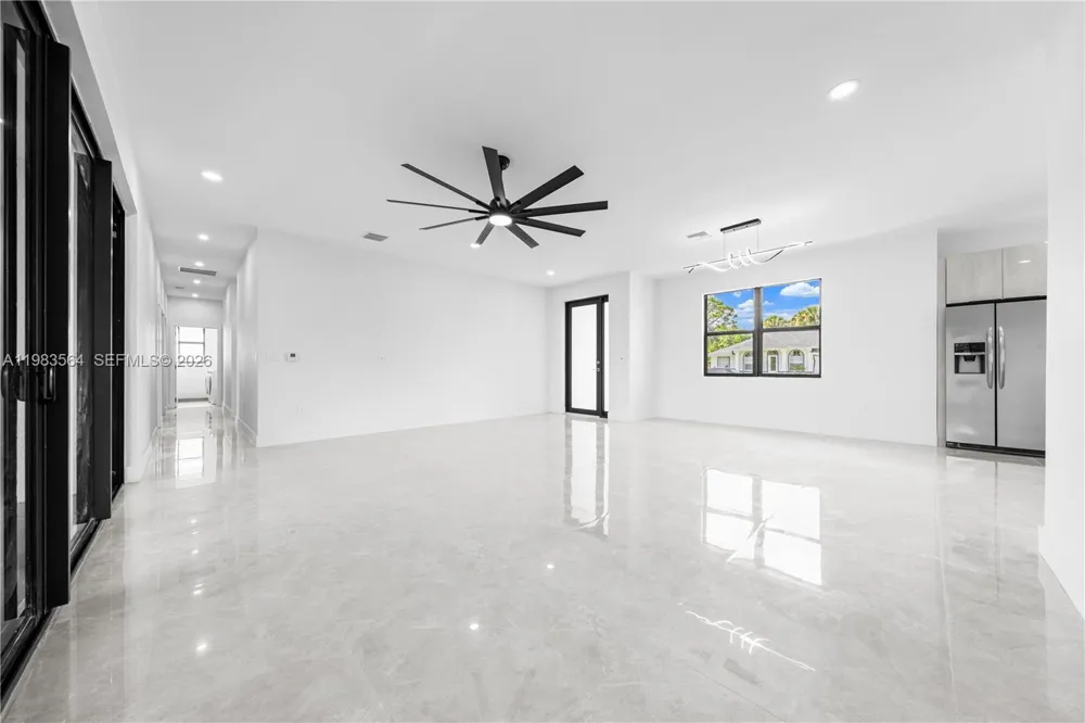 471 NE Americana Palm Bay, FL 32907