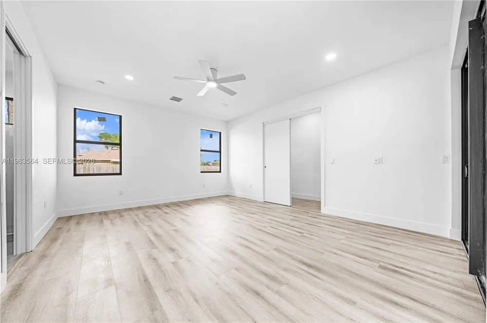 471 NE Americana Palm Bay, FL 32907