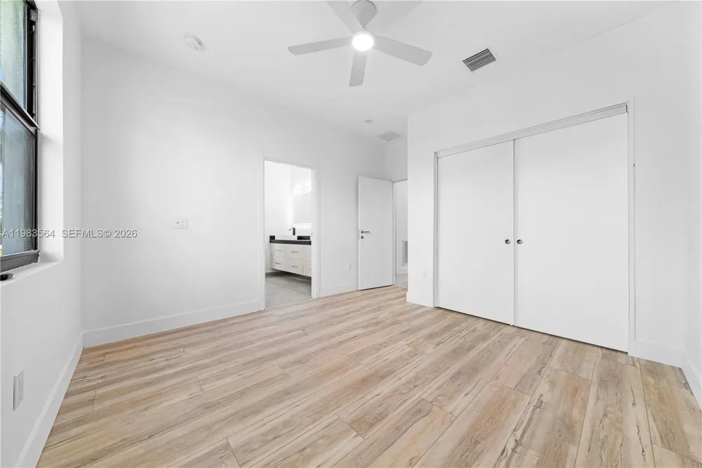 471 NE Americana Palm Bay, FL 32907