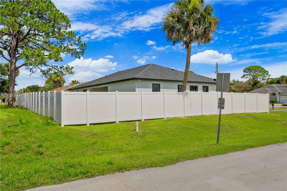 471 NE Americana Palm Bay, FL 32907