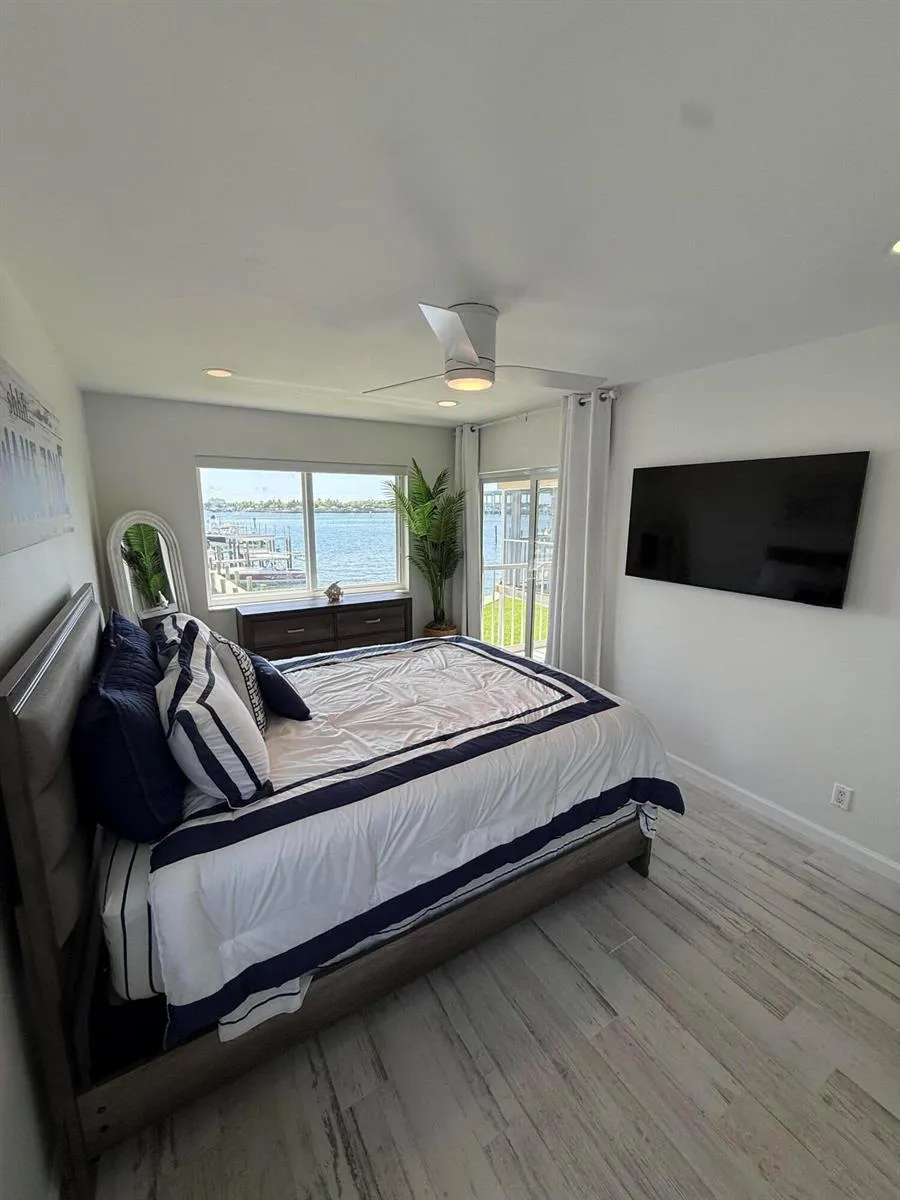 370 Wilma Circle #6 Riviera Beach, FL 33404