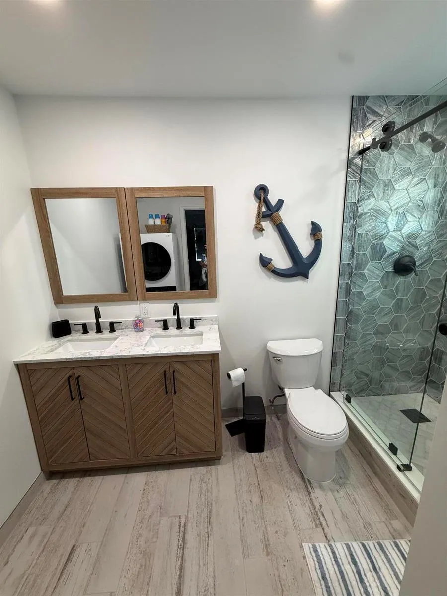 370 Wilma Circle #6 Riviera Beach, FL 33404