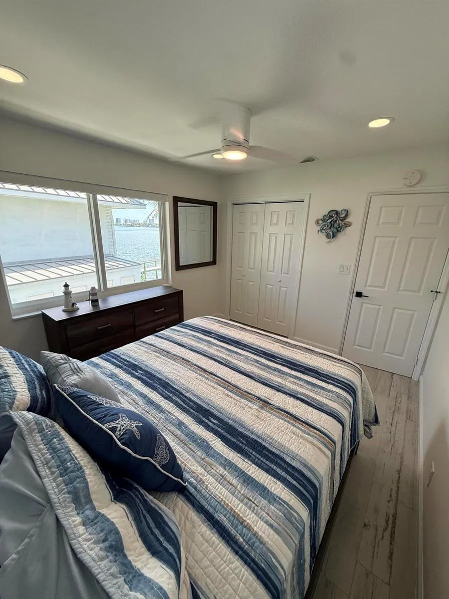 370 Wilma Circle #6 Riviera Beach, FL 33404