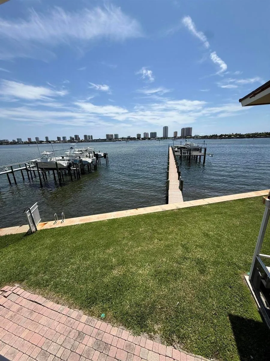 370 Wilma Circle #6 Riviera Beach, FL 33404