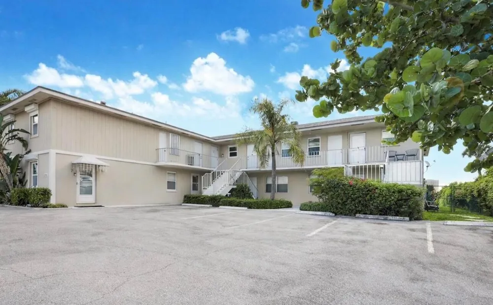 370 Wilma Circle #6 Riviera Beach, FL 33404