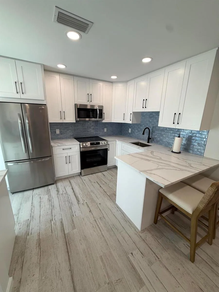 370 Wilma Circle #6 Riviera Beach, FL 33404