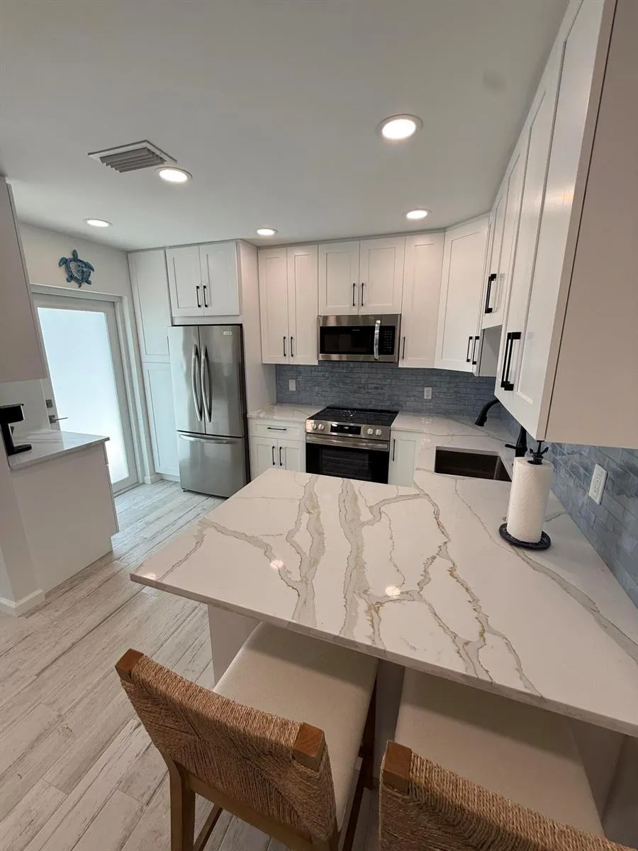 370 Wilma Circle #6 Riviera Beach, FL 33404