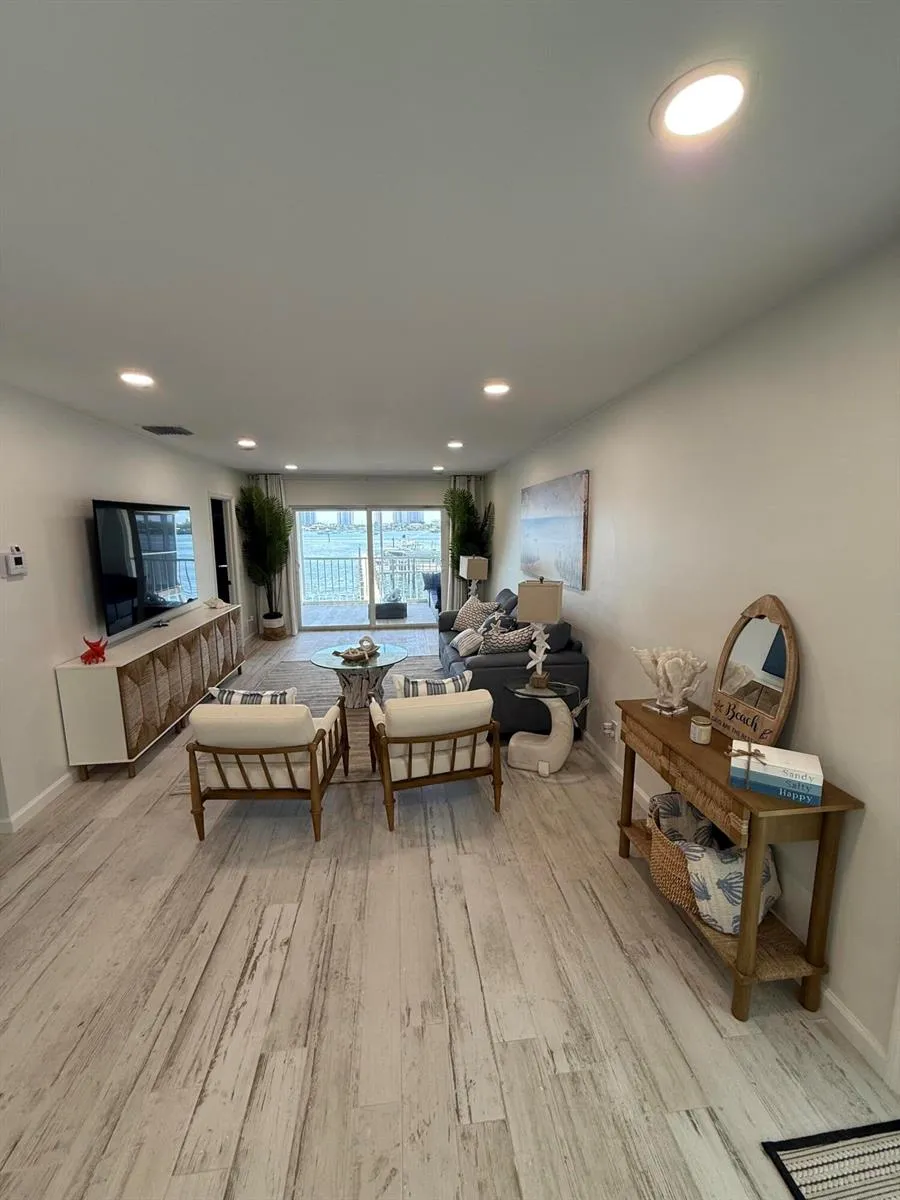 370 Wilma Circle #6 Riviera Beach, FL 33404