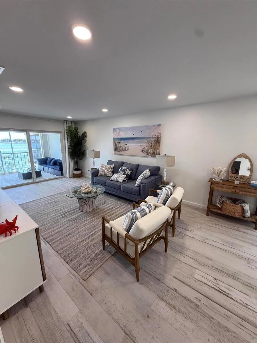 370 Wilma Circle #6 Riviera Beach, FL 33404