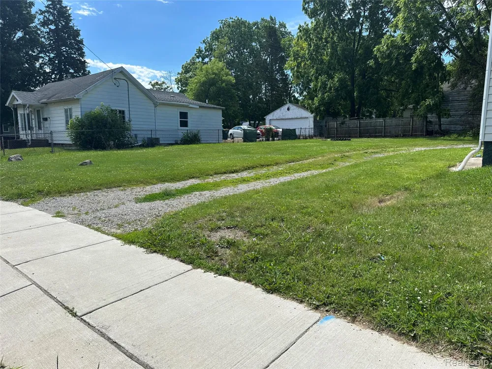 826 E Mount Morris Street Mt Morris City, MI 48458
