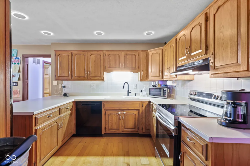 179 W Arcadia Mooresville, IN 46158