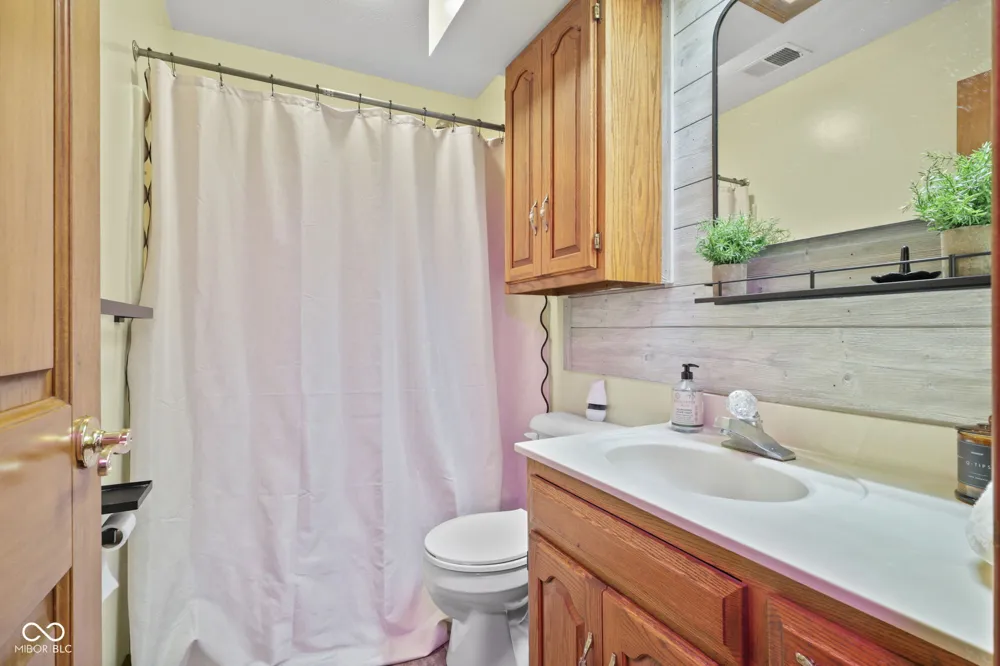 179 W Arcadia Mooresville, IN 46158