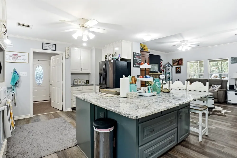 211 Spring Valley Road Paradise, TX 76073