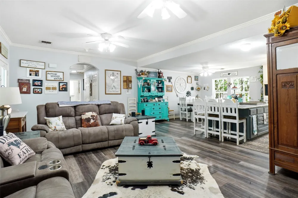 211 Spring Valley Road Paradise, TX 76073