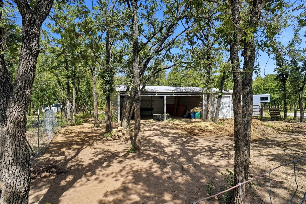 211 Spring Valley Road Paradise, TX 76073