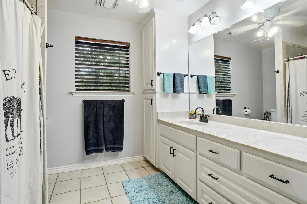 211 Spring Valley Road Paradise, TX 76073