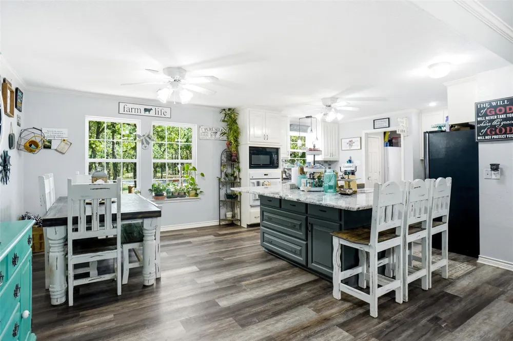 211 Spring Valley Road Paradise, TX 76073